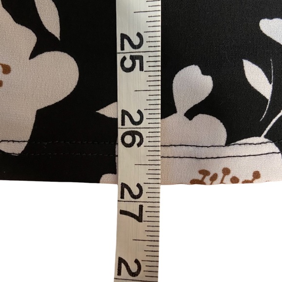 Laura Plus Floral Print V-Neck Lightweight Short Sleeves Blouse Top 2X - Picture 7 of 7